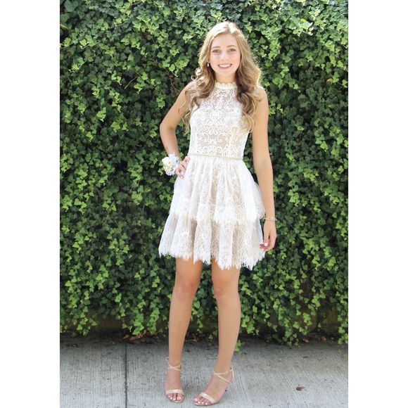 White Bronx and Banco Size 0 Cocktail dress